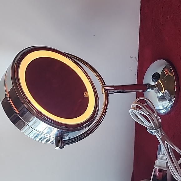 Intertek Double Sided Makeup Mirror. - Picture 5 of 10